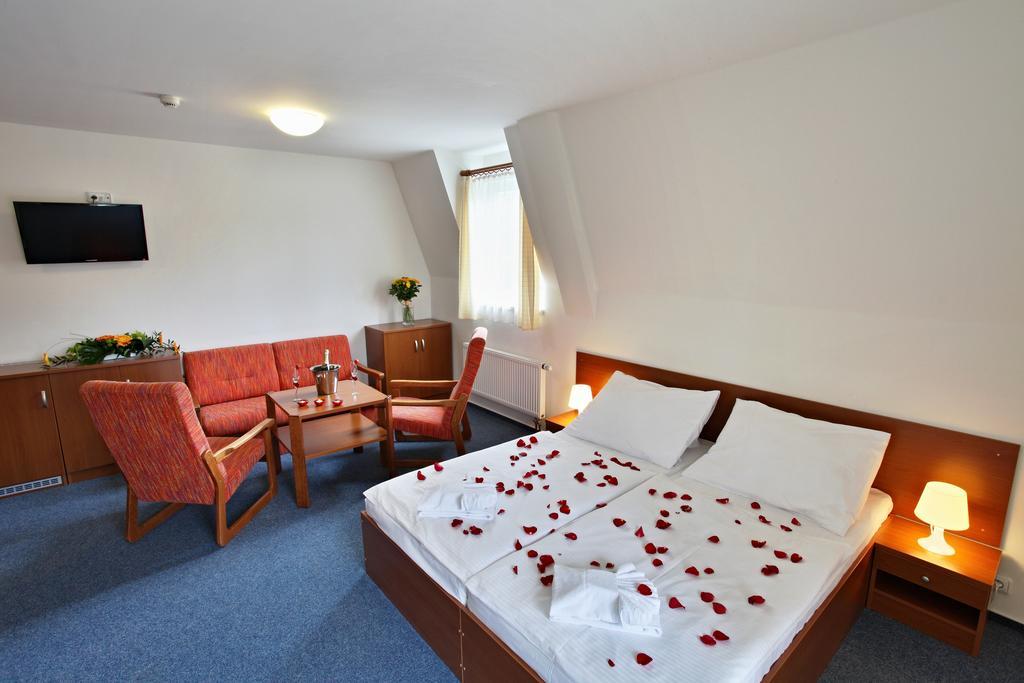 Hotel Lesni Chata Корженов Екстер'єр фото